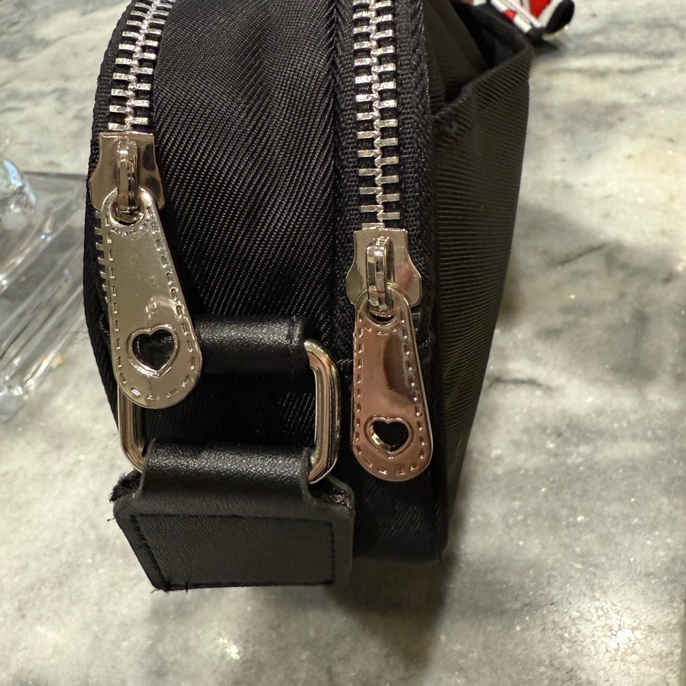 NWOT Brighton Black Crossbody Bag with Red Heart Strap - Picture 3 of 7